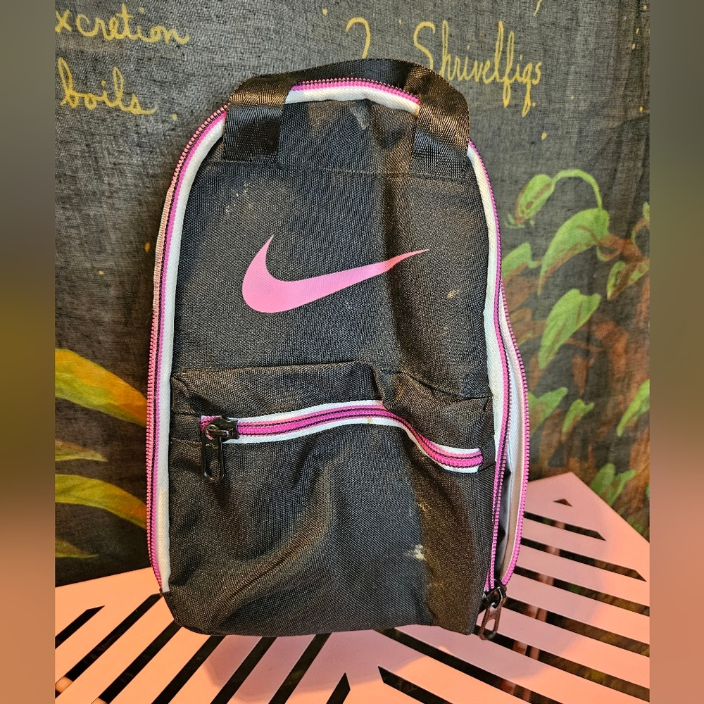 Used Nike Lunchbox Pink